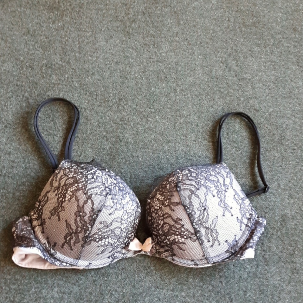 Victoria's Secret very sexy push-up bra 32c